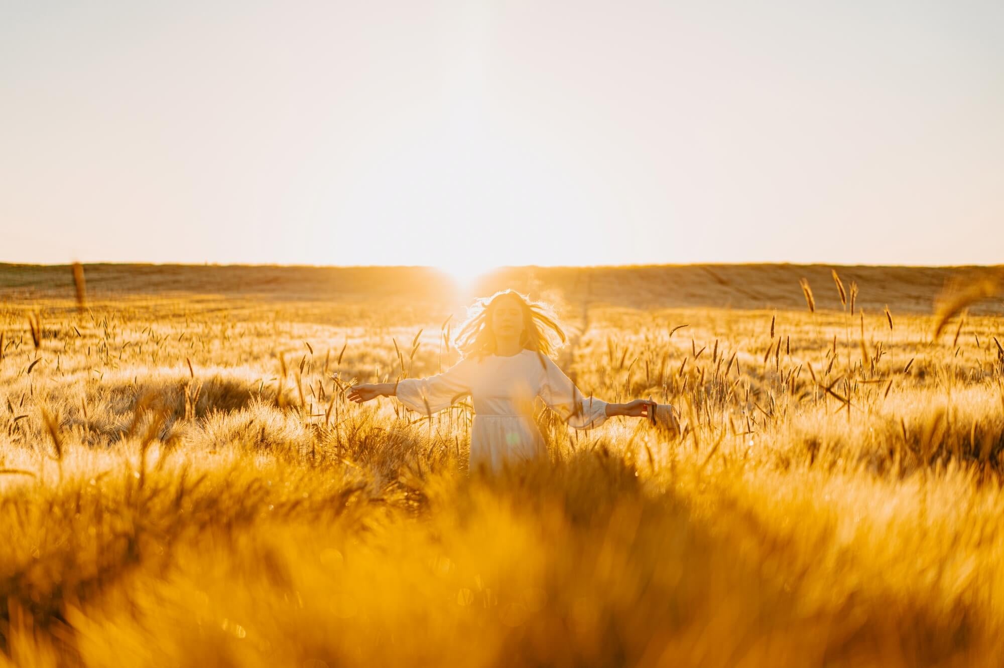 young-beautiful-woman-with-long-blond-hair-white-dress-wheat-field-early-morning-sunrise-summer-is-time-dreamers-flying-hair-woman-running-across-field-rays_1_1_8bb9fc37-b312-4dd0-aecb-4ea67a08960f.jpg